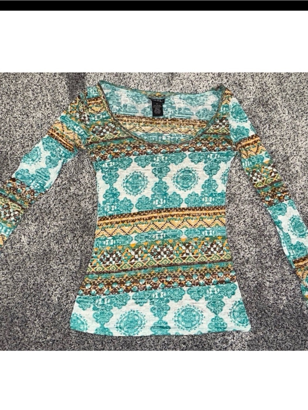 Women’s Rue 21 lightweight top size Small Blue & Browns